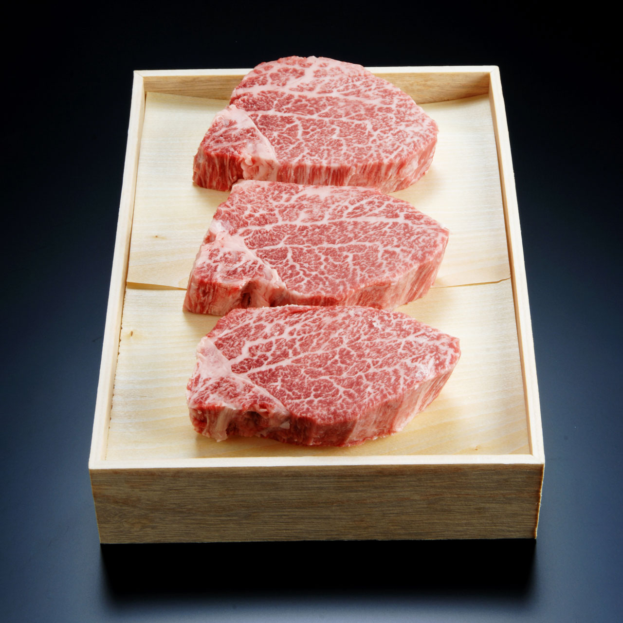 あおもり倉石牛ヒレステーキ用 0g 3枚 南部食品 あおもり倉石牛ヒレステーキ用 0g 3枚 南部食品